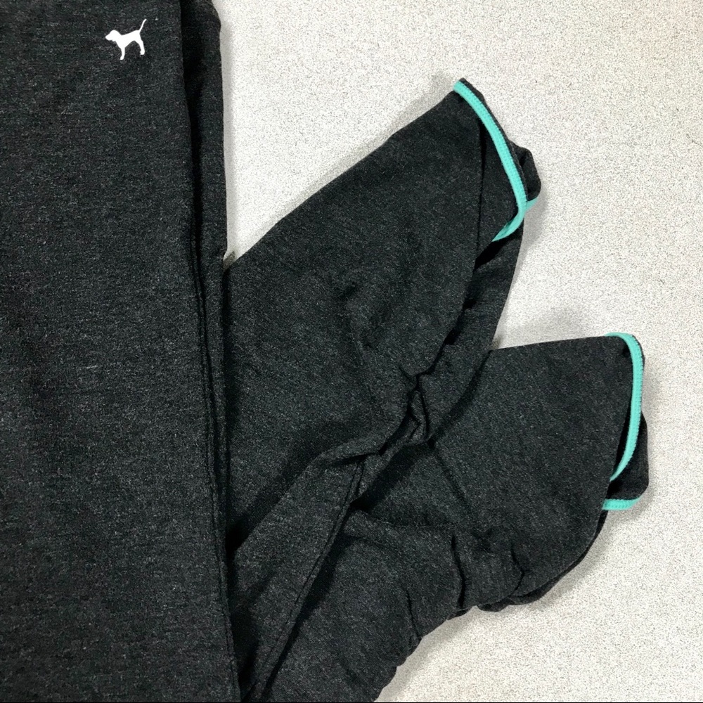 Victoria’s Secret PINK Capri yoga pants